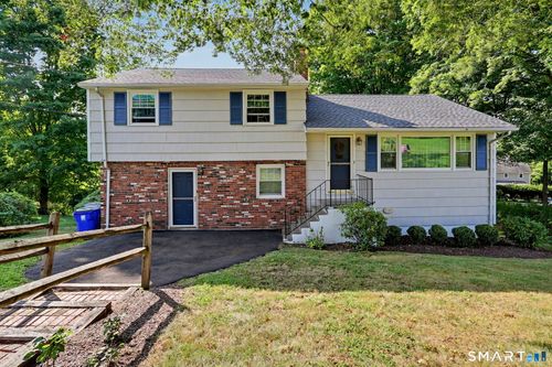 45 Valleyview Rd, Fairfield, CT, 06824-3128 | Card Image