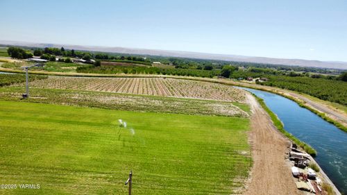 NKA E Sunnyside Canal, Zillah, WA, 98953 | Card Image