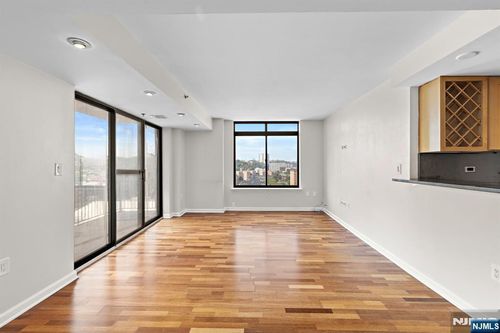 700 1st St, Hoboken, NJ, 07030-8802 | Card Image