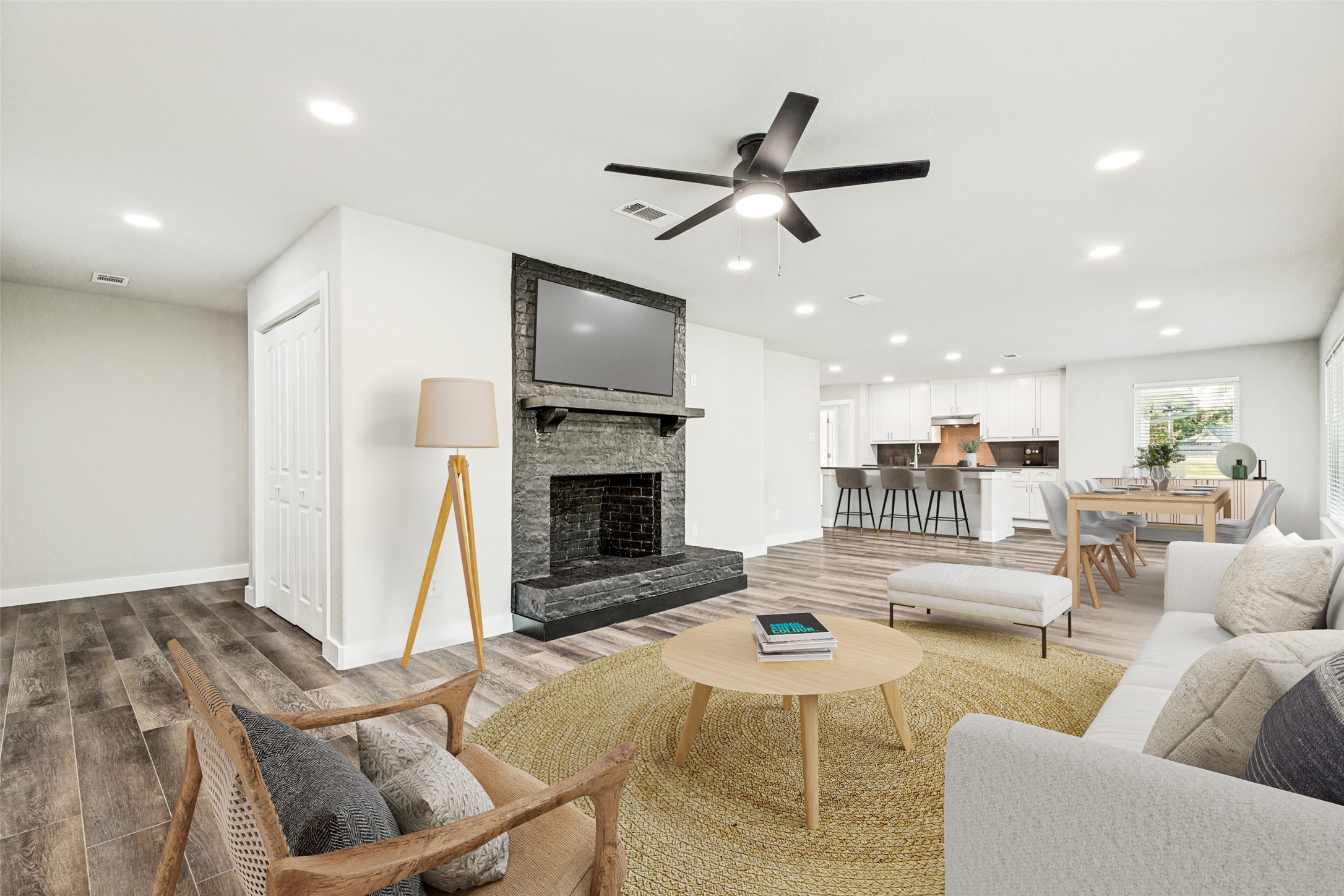 Residential Lease in Lakewood Village 3