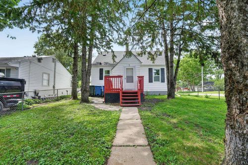 1233 Bauch St, Waterloo, IA, 50701-1942 | Card Image