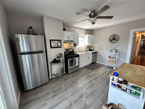 3-925 East 4th, Boston, MA, 02127 | Card Image