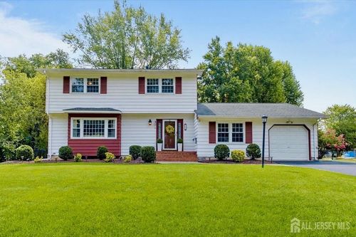 37 Woodland Dr, East Windsor, NJ, 08520-2119 | Card Image