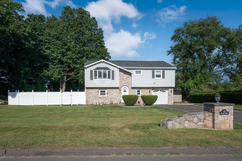 23 Muller St, New Fairfield, CT, 06812-4525 | Card Image