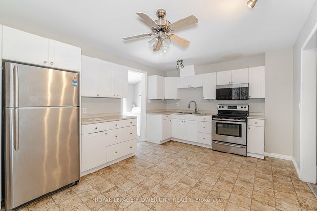 189 Dundas St N, House attached with 3 bedrooms, 2 bathrooms and 5 parking in Cambridge ON | Image 9