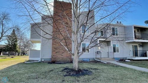 b14-2440 15th St S, Fargo, ND, 58103-5267 | Card Image