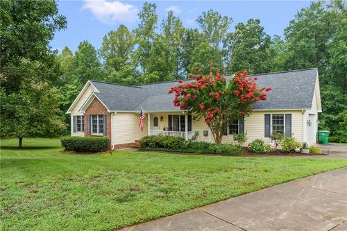 124 Pipsisewa Ln, Stokesdale, NC, 27357-8275 | Card Image