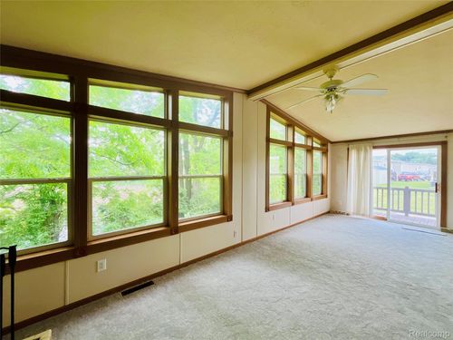 6283 Leigh Ct, Fenton, MI, 48430-8200 | Card Image