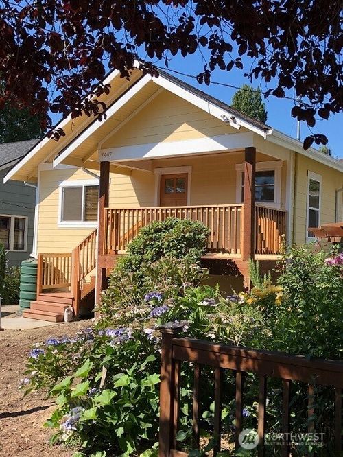 7447 Corliss Avenue N, Seattle, WA, 98103 | Card Image