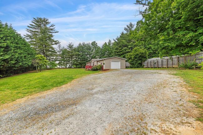 Driveway/Attached Garage | Image 22
