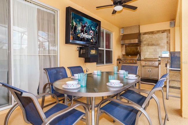 Outdoor Dining | Image 8