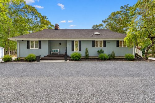 14 N Quarter Rd, Westhampton, NY, 11977-1002 | Card Image