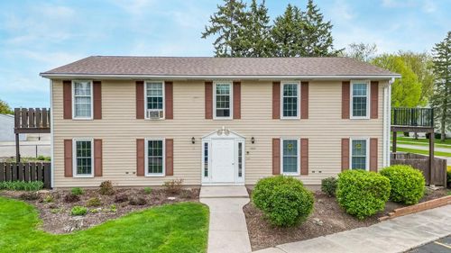 c-3933 Country Place, Sheboygan, WI, 53081 | Card Image
