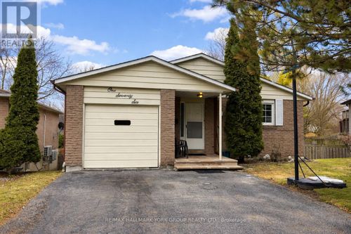 176 Robinson Drive, Newmarket (Central Newmarket), ON, L3Y5M5 | Card Image