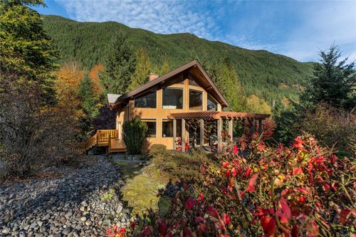 8105 Miracle Close, Youbou, BC, V0R3E1 | Card Image