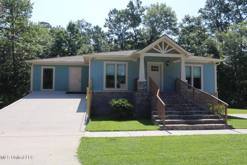 1020 Margaret St, Ocean Springs, MS, 39564-9120 | Card Image