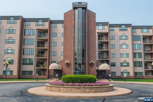 1360 Hamburg Tpke, Wayne, NJ, 07470-4037 | Card Image