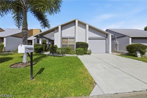 9753 Maplecrest Cir, LEHIGH ACRES, FL, 33936-5950 | Card Image
