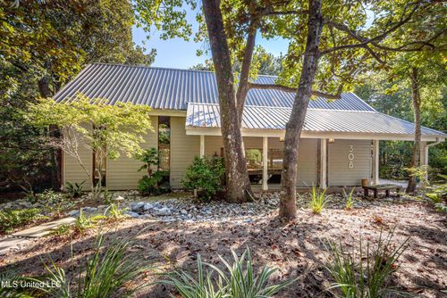 308 Lovers Ln, Ocean Springs, MS, 39564-2827 | Card Image