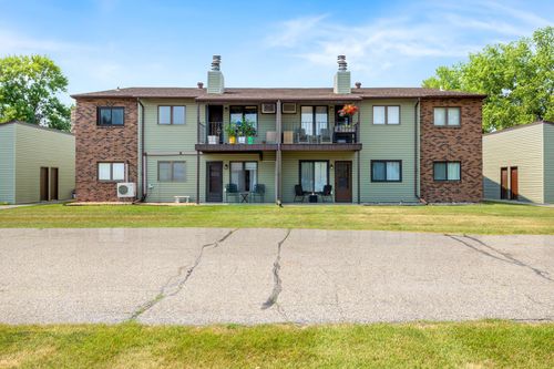 2-2402 18th St S, Fargo, ND, 58103-5141 | Card Image
