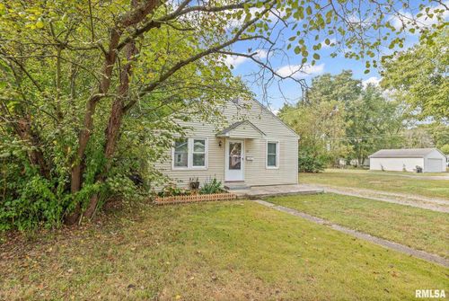721 W Whittaker St, Salem, IL, 62881-2147 | Card Image