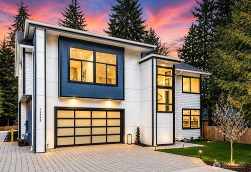 12648 Ne 80th St, Kirkland, WA, 98033-8211 | Card Image