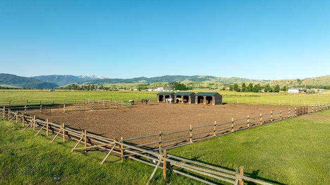 3 of 10 Double Paddocks | Image 25