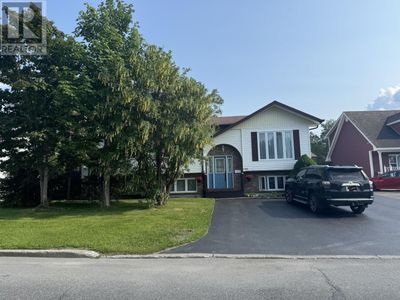 66a Bennett Dr, House other with 5 bedrooms, 3 bathrooms and null parking in Gander NL | Image 2