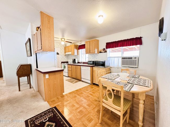 9 Dining and Kitchen | Image 9