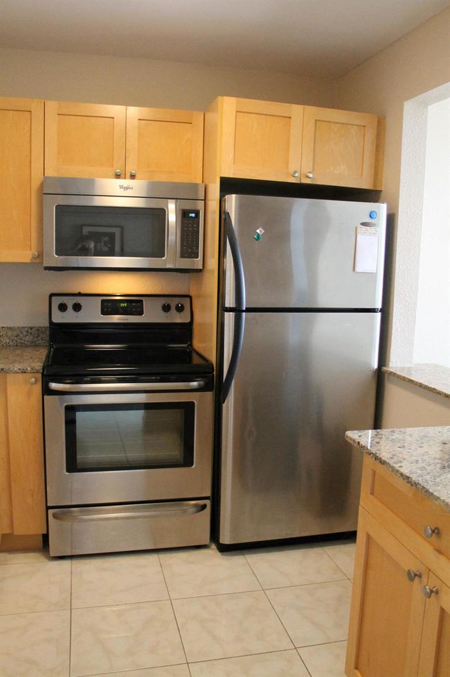 APT-411 - 1830 Embassy Dr, Condo with 1 bedrooms, 1 bathrooms and null parking in West Palm Beach FL | Image 5