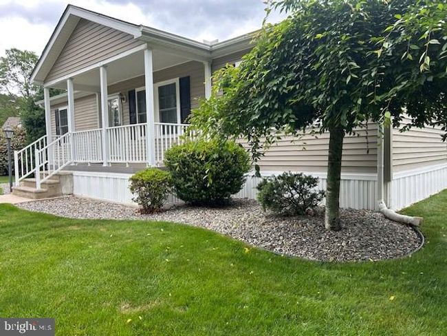 7 Royal Oak Dr, House other with 3 bedrooms, 2 bathrooms and null parking in Cream Ridge NJ | Image 4