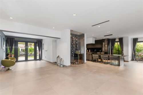 63 Sw 31st Rd, Miami, FL, 33129-2804 | Card Image