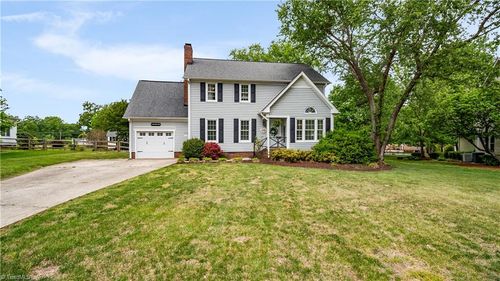 3819 Oak Forest Dr, High Point, NC, 27265-9134 | Card Image