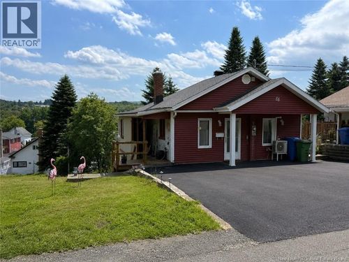 88 Daigle St, House with 3 bedrooms, 2 bathrooms and null parking in Edmundston NB | Card Image