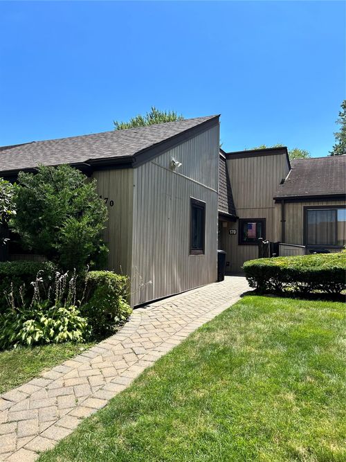 170 Strathmore Gate Dr, Stony Brook, NY, 11790-3039 | Card Image