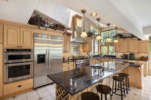841 Old Milford Farms, Milford, MI, 48381-3370 | Card Image