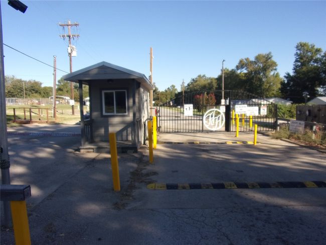 Gated entrance to community | Image 33