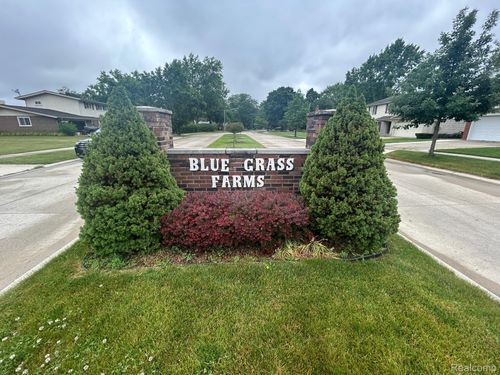 38202 Ladywood Ct, Livonia, MI, 48154-1357 | Card Image