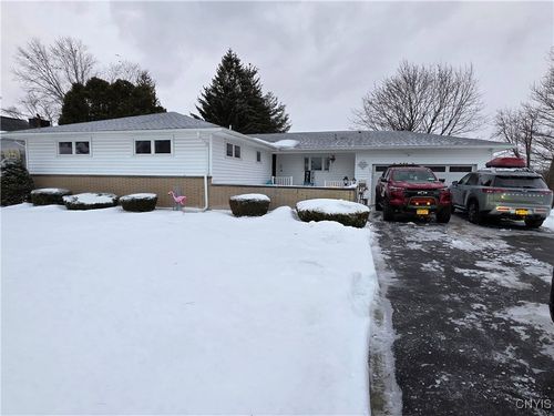 140 Cross St, Yorkville, NY, 13495-1724 | Card Image