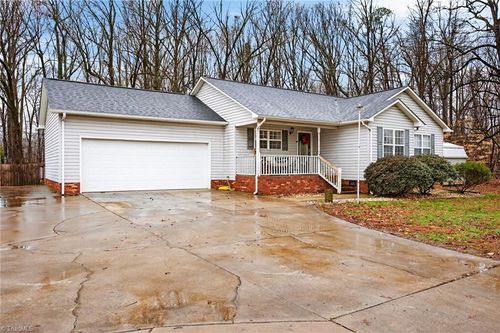 370 Lee Rd, Thomasville, NC, 27360-9434 | Card Image