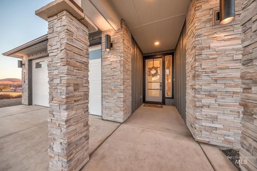 2910 Bandon Dunes Ave, Payette, ID, 83661-1058 | Card Image