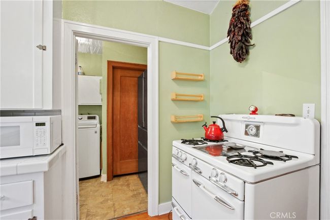 904 N Olive St, House other with 3 bedrooms, 2 bathrooms and null parking in Santa Ana CA | Image 10