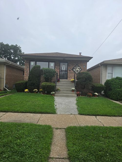 658 Hoxie Ave, Calumet City, IL, 60409-3808 | Card Image
