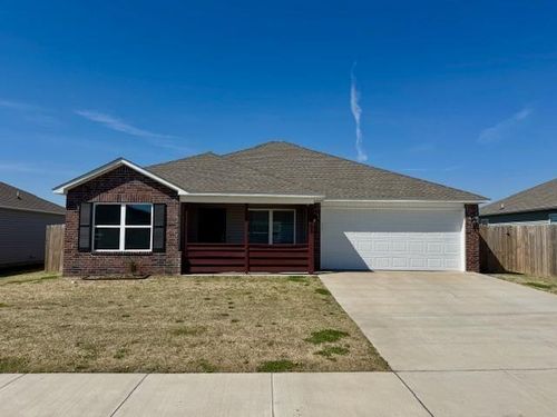 1402 S Pampas St, Siloam Springs, AR, 72761-3095 | Card Image