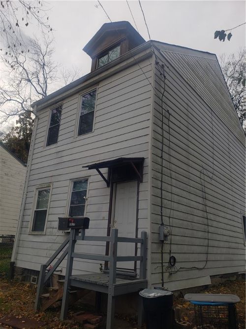 18 Sprain St, Pittsburgh, PA, 15212-3328 | Card Image