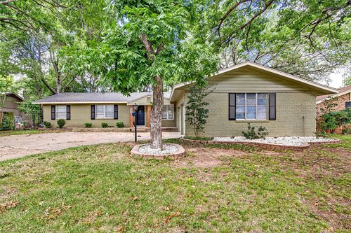 1206 Waggoner Dr, Arlington, TX, 76013-1468 | Card Image