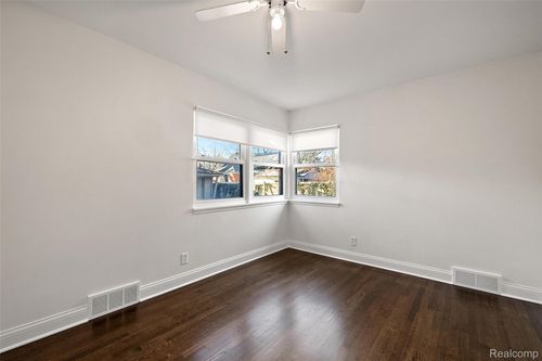 1653 Taunton Rd, Birmingham, MI, 48009-7203 | Card Image