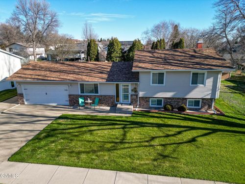 1840 Masterson Avenue, Bismarck, ND, 58501 | Card Image
