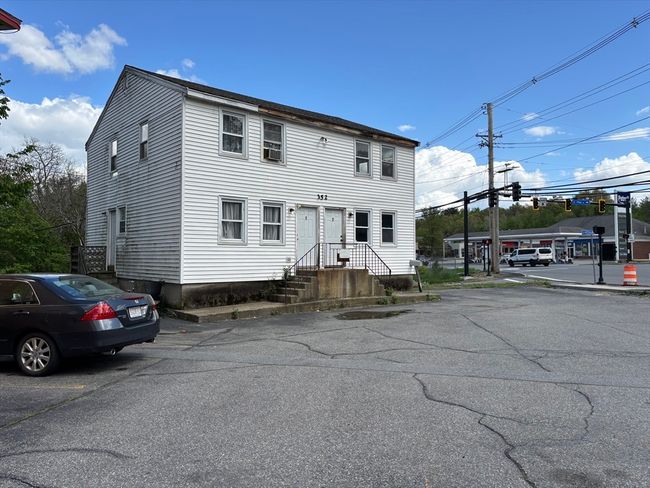 APT-2 - 352 Main St, Condo with 3 bedrooms, 2 bathrooms and 2 parking in Tewksbury MA | Image 12