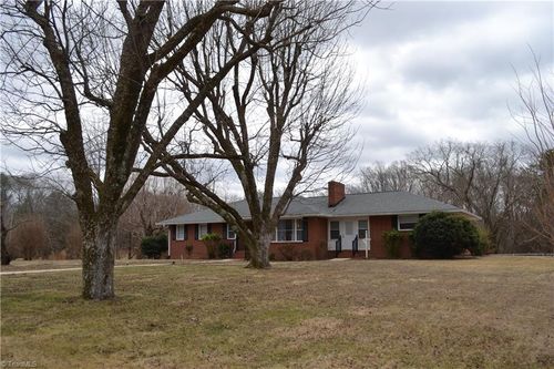 674 Priddy Loop, Stoneville, NC, 27048-8262 | Card Image